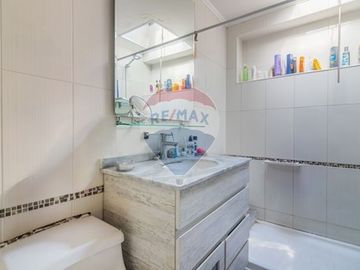 Casa con jardín piscina y depto. indep. Las Condes