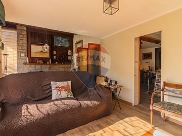 Casa con jardín piscina y depto. indep. Las Condes