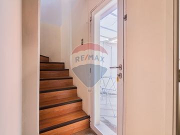 Casa con jardín piscina y depto. indep. Las Condes