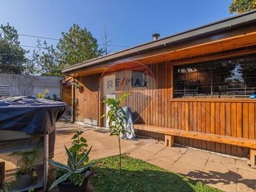 Casa con jardín piscina y depto. indep. Las Condes