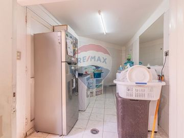 Casa con jardín piscina y depto. indep. Las Condes