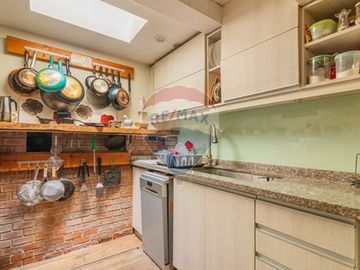 Casa con jardín piscina y depto. indep. Las Condes