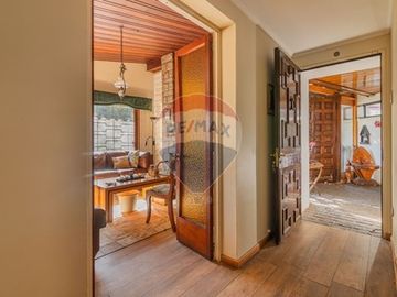 Casa con jardín piscina y depto. indep. Las Condes