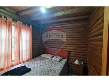 Parcela con 3 casas y gran piscina en Linderos