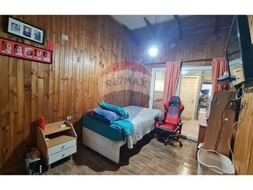 Parcela con 3 casas y gran piscina en Linderos