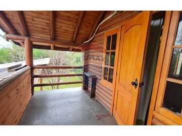 Parcela con 3 casas y gran piscina en Linderos