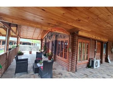 Parcela con 3 casas y gran piscina en Linderos