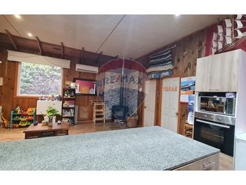 Parcela con 3 casas y gran piscina en Linderos