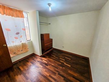 VENDO MULTIFAMILIAR POR LA ALBORADA LIMITE CON PUEBLO LIBRE