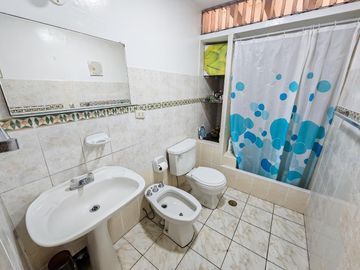 VENDO MULTIFAMILIAR POR LA ALBORADA LIMITE CON PUEBLO LIBRE