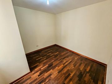 VENDO MULTIFAMILIAR POR LA ALBORADA LIMITE CON PUEBLO LIBRE