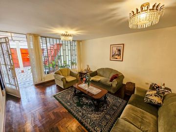 VENDO MULTIFAMILIAR POR LA ALBORADA LIMITE CON PUEBLO LIBRE