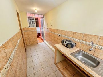 VENDO MULTIFAMILIAR POR LA ALBORADA LIMITE CON PUEBLO LIBRE