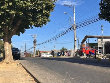 Casa con locales comerciales