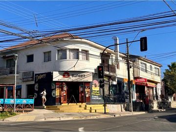 Casa con locales comerciales