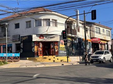 Casa con locales comerciales