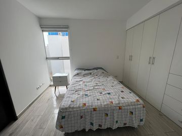 ALQUILER DE BELLO DUPLEX EN MIRAFLORES DE 80m2 - TOTALMENTE AMOBLADO Y EQUIPADO