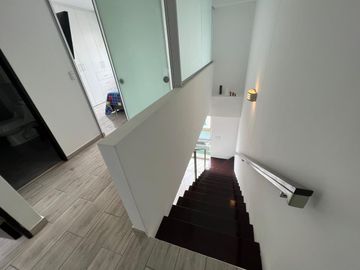 ALQUILER DE BELLO DUPLEX EN MIRAFLORES DE 80m2 - TOTALMENTE AMOBLADO Y EQUIPADO