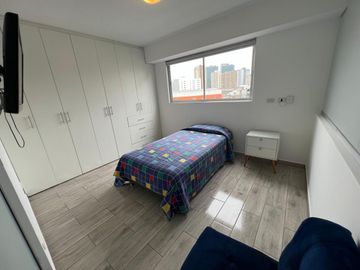 ALQUILER DE BELLO DUPLEX EN MIRAFLORES DE 80m2 - TOTALMENTE AMOBLADO Y EQUIPADO