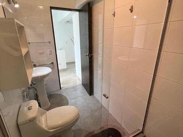 ALQUILER DE BELLO DUPLEX EN MIRAFLORES DE 80m2 - TOTALMENTE AMOBLADO Y EQUIPADO