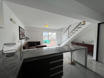 ALQUILER DE BELLO DUPLEX EN MIRAFLORES DE 80m2 - TOTALMENTE AMOBLADO Y EQUIPADO