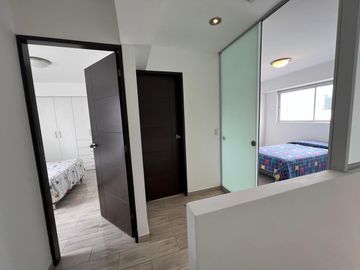 ALQUILER DE BELLO DUPLEX EN MIRAFLORES DE 80m2 - TOTALMENTE AMOBLADO Y EQUIPADO