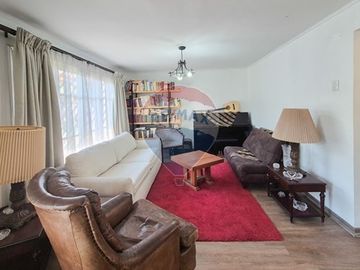 Casa única en La Reina: comodidad y estilo juntos