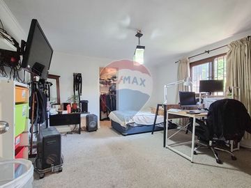 Casa única en La Reina: comodidad y estilo juntos