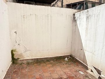 Monoambiente en planta baja con patio   cochera en Córdoba al 1100, Zona Centro