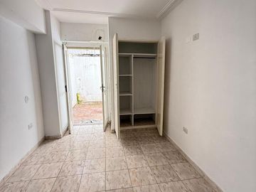 Monoambiente en planta baja con patio   cochera en Córdoba al 1100, Zona Centro