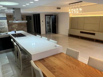 Departamento 4 ambientes con patio frente al Polo