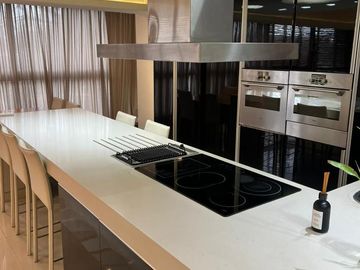 Departamento 4 ambientes con patio frente al Polo