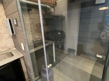 Departamento 4 ambientes con patio frente al Polo