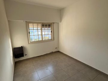 Chalet 6 Ambientes en Venta – Salta 3450 – Zona Residencial con Jardín y Pileta