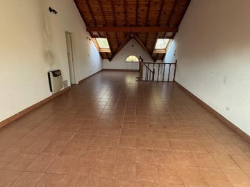 Chalet 6 Ambientes en Venta – Salta 3450 – Zona Residencial con Jardín y Pileta