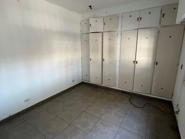 Chalet 6 Ambientes en Venta – Salta 3450 – Zona Residencial con Jardín y Pileta