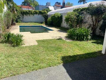 Chalet 6 Ambientes en Venta – Salta 3450 – Zona Residencial con Jardín y Pileta