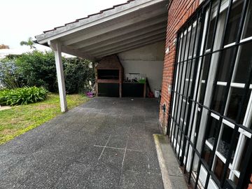 Chalet 6 Ambientes en Venta – Salta 3450 – Zona Residencial con Jardín y Pileta