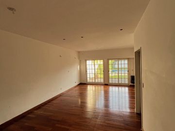 Chalet 6 Ambientes en Venta – Salta 3450 – Zona Residencial con Jardín y Pileta