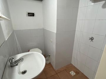 Chalet 6 Ambientes en Venta – Salta 3450 – Zona Residencial con Jardín y Pileta