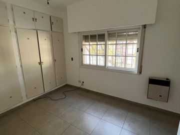 Chalet 6 Ambientes en Venta – Salta 3450 – Zona Residencial con Jardín y Pileta