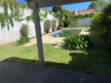 Chalet 6 Ambientes en Venta – Salta 3450 – Zona Residencial con Jardín y Pileta