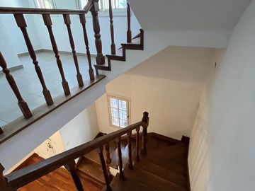 Chalet 6 Ambientes en Venta – Salta 3450 – Zona Residencial con Jardín y Pileta