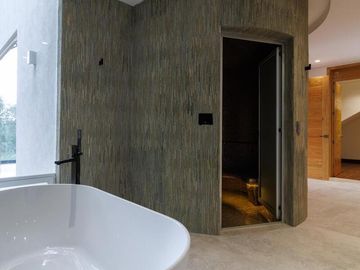 Exclusiva Residencia en Rancho San Juan en Zona Esmeralda