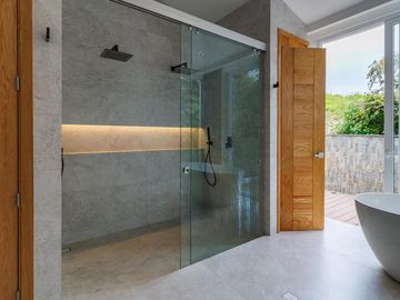 Exclusiva Residencia en Rancho San Juan en Zona Esmeralda