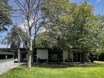 CASA 6 AMBIENTES CON PILETA EN VENTA, BARRIO SEMI CERRADO SAN JORGE, LOS CARDALES