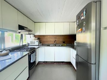 CASA 6 AMBIENTES CON PILETA EN VENTA, BARRIO SEMI CERRADO SAN JORGE, LOS CARDALES