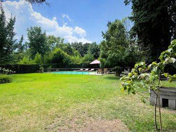 CASA 6 AMBIENTES CON PILETA EN VENTA, BARRIO SEMI CERRADO SAN JORGE, LOS CARDALES