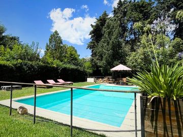 CASA 6 AMBIENTES CON PILETA EN VENTA, BARRIO SEMI CERRADO SAN JORGE, LOS CARDALES