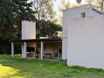 CASA 4 AMBIENTES EN VENTA, BARRIO SANTA BRIGIDA, LOS CARDALES